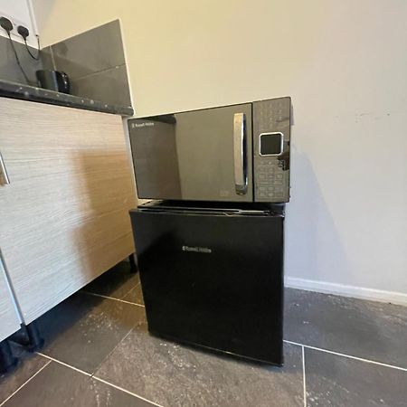 Fantastic Studio, Private Bathroom And Mini Kitchen. Thamesmead  Екстериор снимка