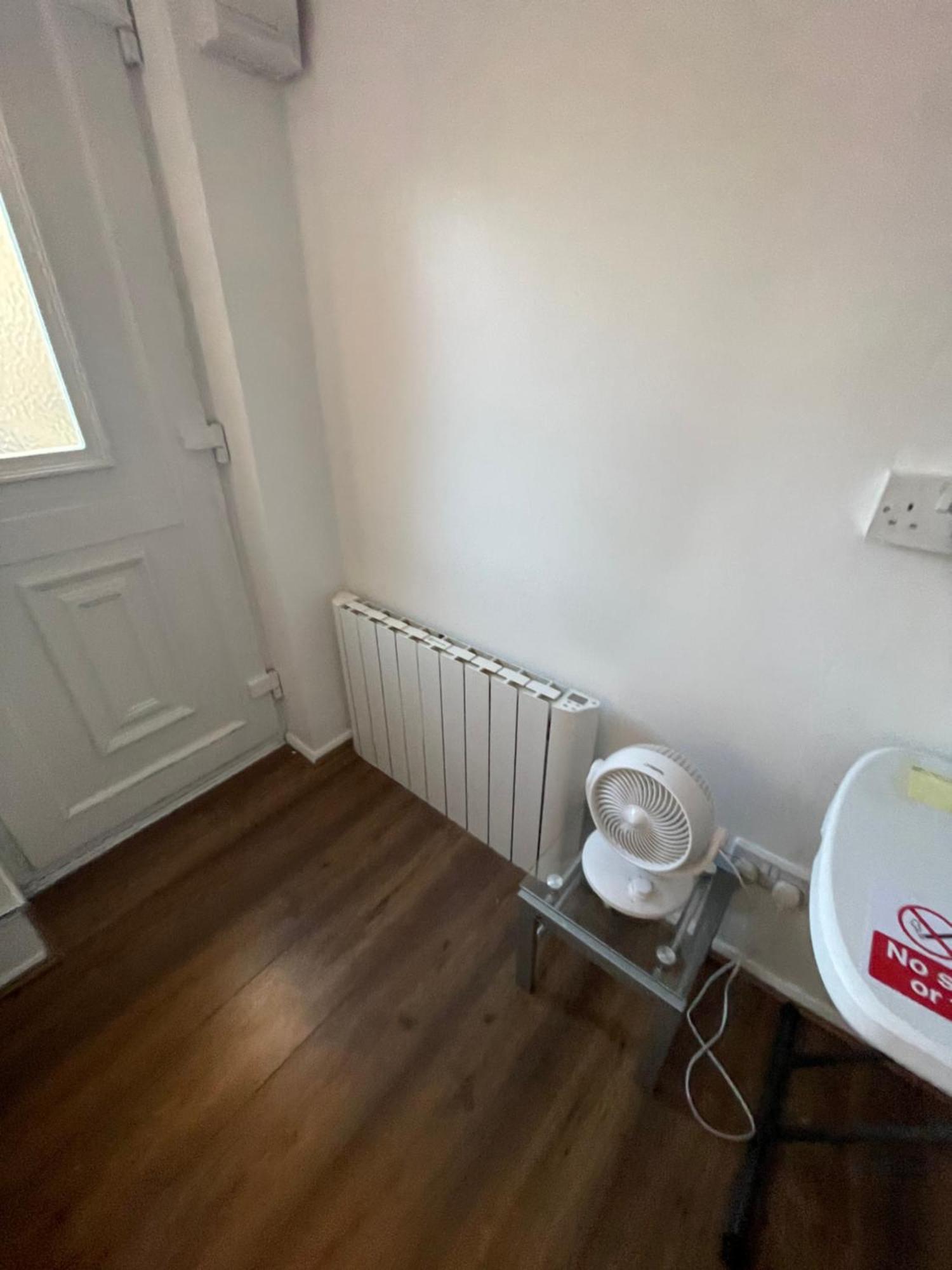 Fantastic Studio, Private Bathroom And Mini Kitchen. Thamesmead  Екстериор снимка