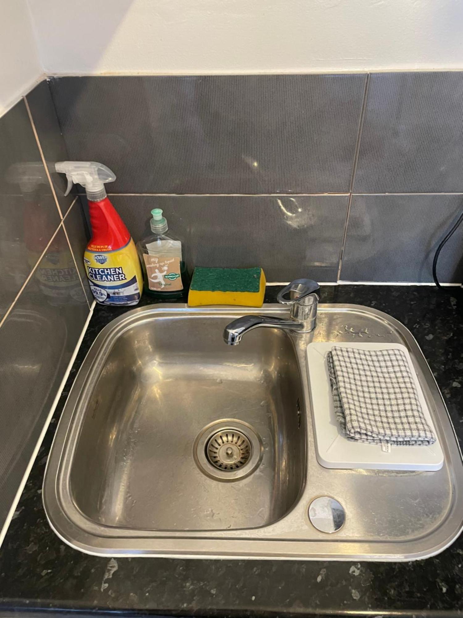 Fantastic Studio, Private Bathroom And Mini Kitchen. Thamesmead  Екстериор снимка